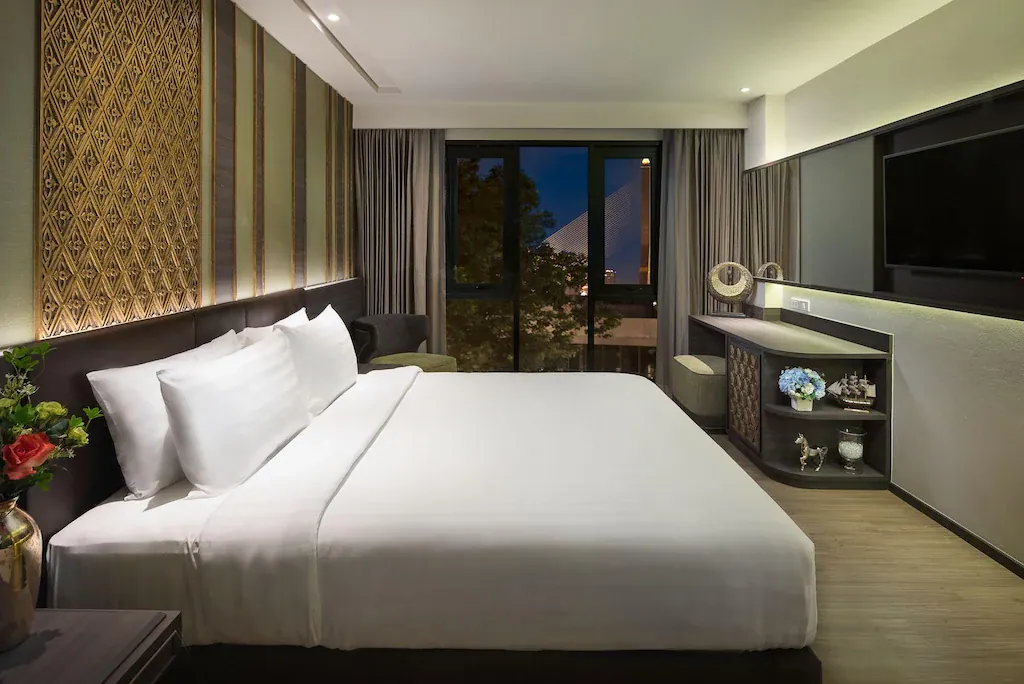 Deluxe Double room with city view at Chillax Heritage Hotel Khaosan