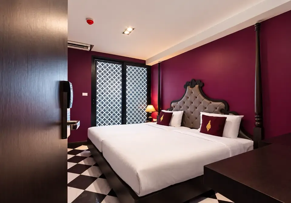 Violet room at Khaosan Palace Hotel